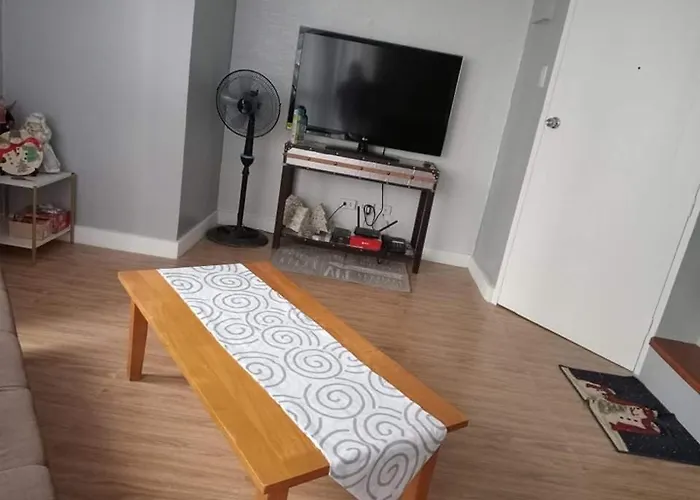 Antonios Place 2br Loft At Fort Victoria Bgc W/ Free Wifi & Netflix