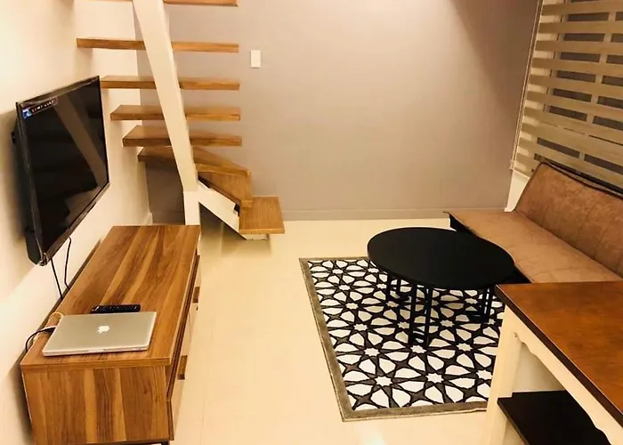 Antonios Place 2br Loft At Fort Victoria Bgc W/ Free Wifi & Netflix Apartment Manila