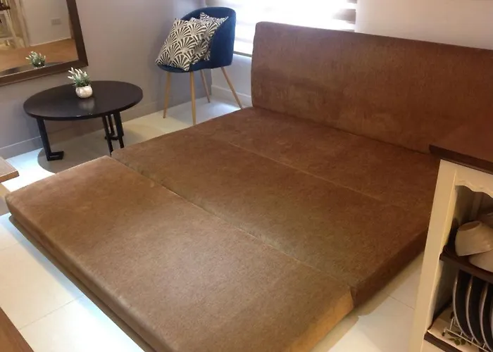 Antonios Place 2br Loft At Fort Victoria Bgc W/ Free Wifi & Netflix Manila